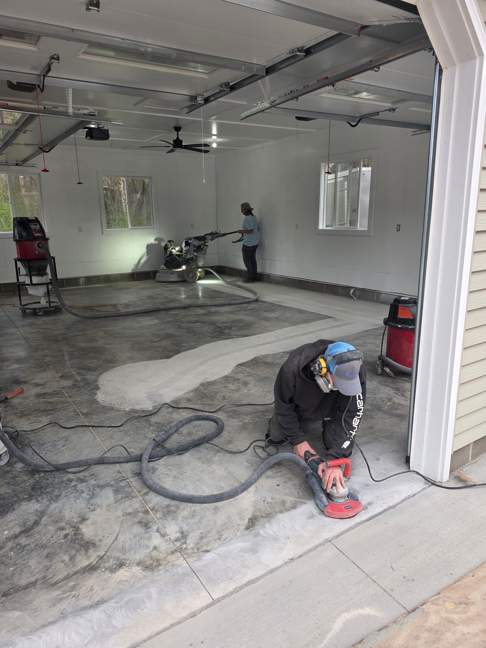 Gallery photos for Polyurea and Polyaspartic Garage Floor Coating in Loretto: Image #3