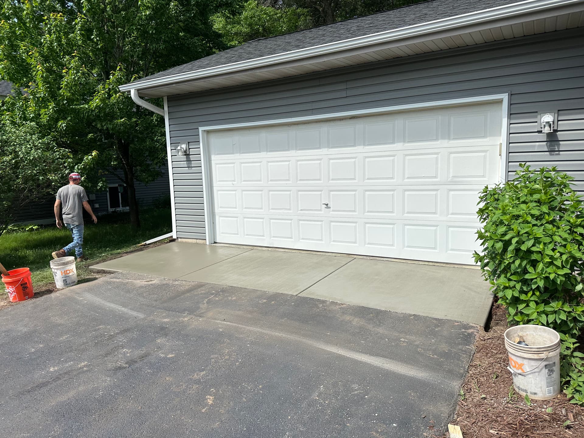 Gallery photos for Fresh Concrete Aprons, Door Pads, and Sidewalk Extensions Done Right: Image #1