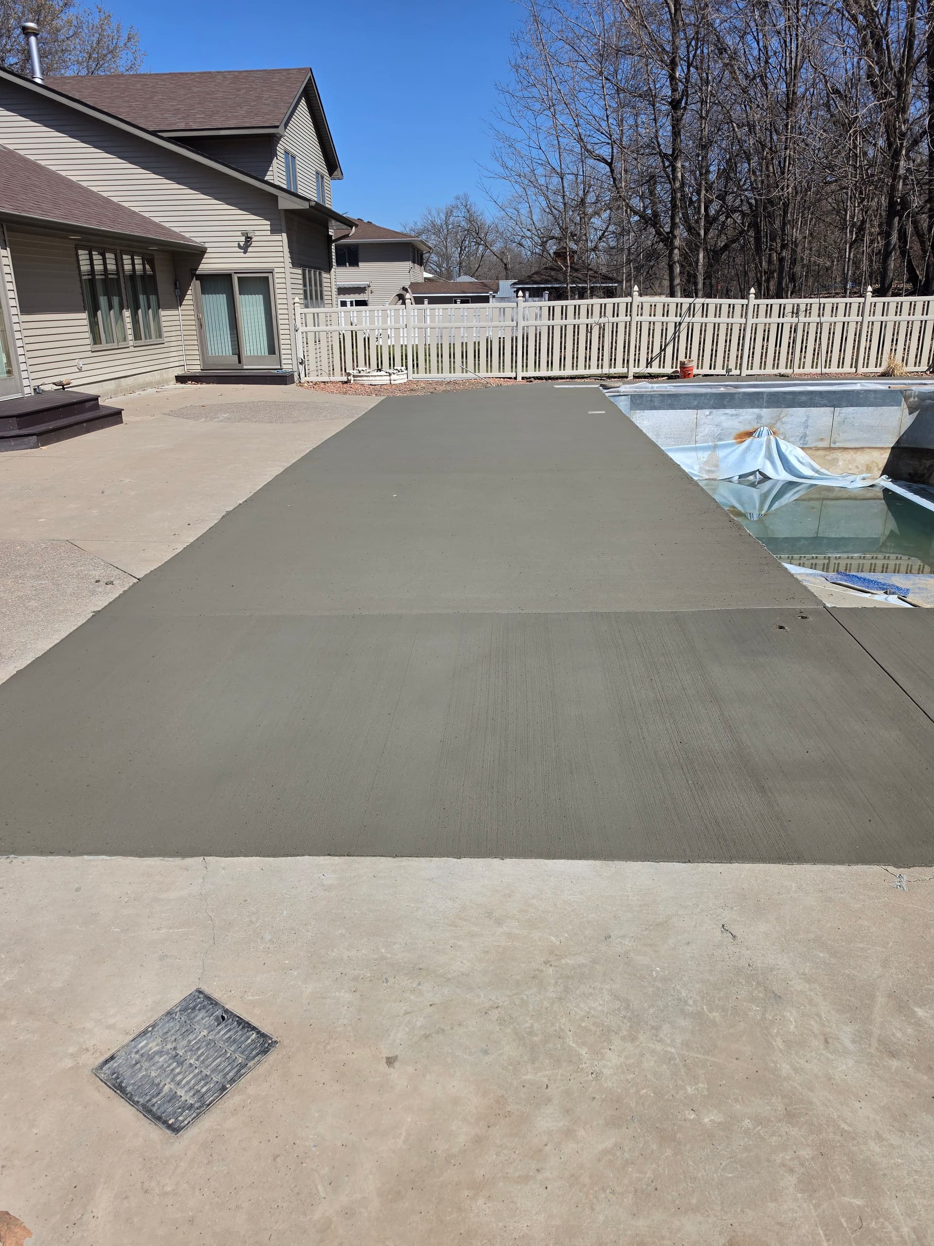 Gallery photos for Fresh Concrete Pool Deck Pour After Settling Issues: Image #3