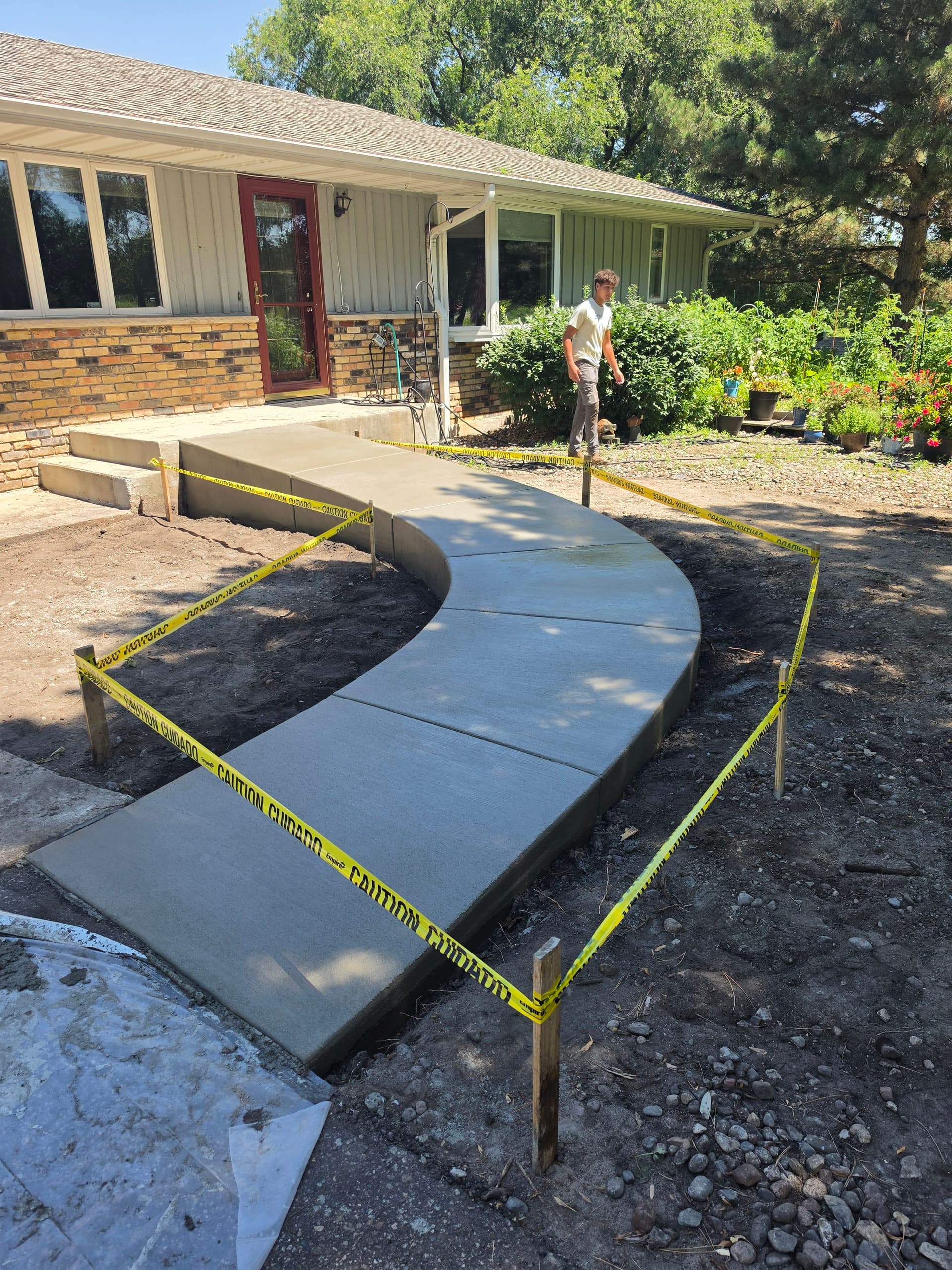 Gallery photos for Driveway, Patio, Shop Floor Coating and Curved Walkway Ramp All in One Week: Image #8